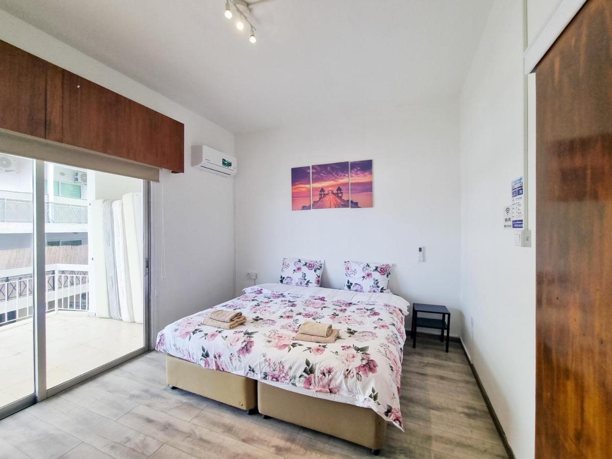 Citycenter Rooms Next To The Beach Lárnaca Exterior foto